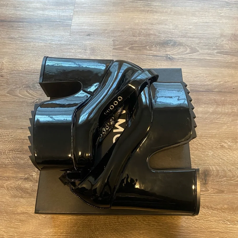 Platform Mary Jane Pumps in Black - Women's Platform Heels